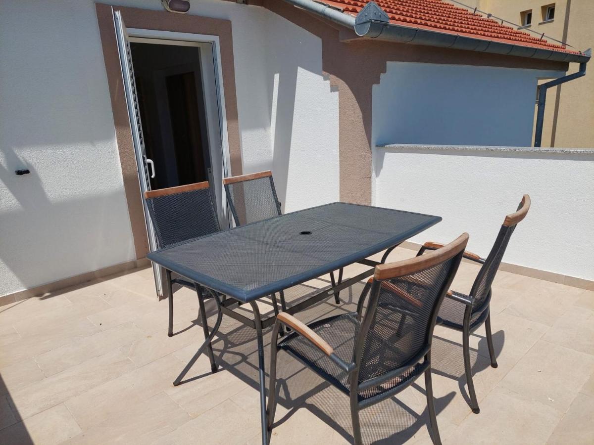 Apartments "Jope I Toni" Biograd Na Moru Exterior foto